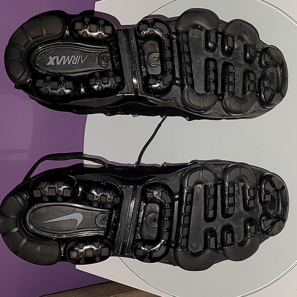 Nike Black VaporMax Plus Sz: 8.5 - Picture 11 of 13
